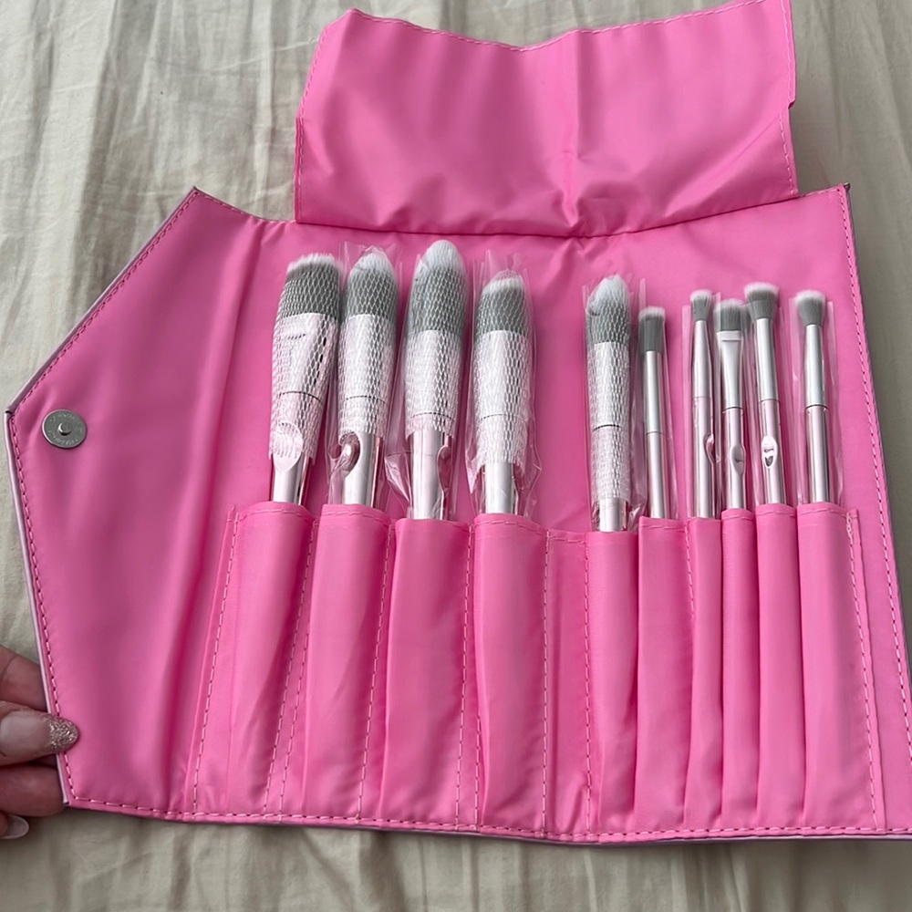 Brand new make up brush set. Face and eye brushes.